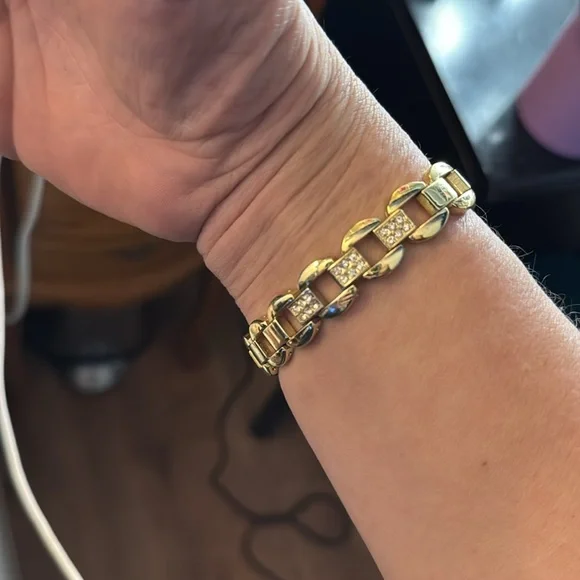 Ellen Tracy Jewelry Ellen Tracey Bracelet With Gold Tone For